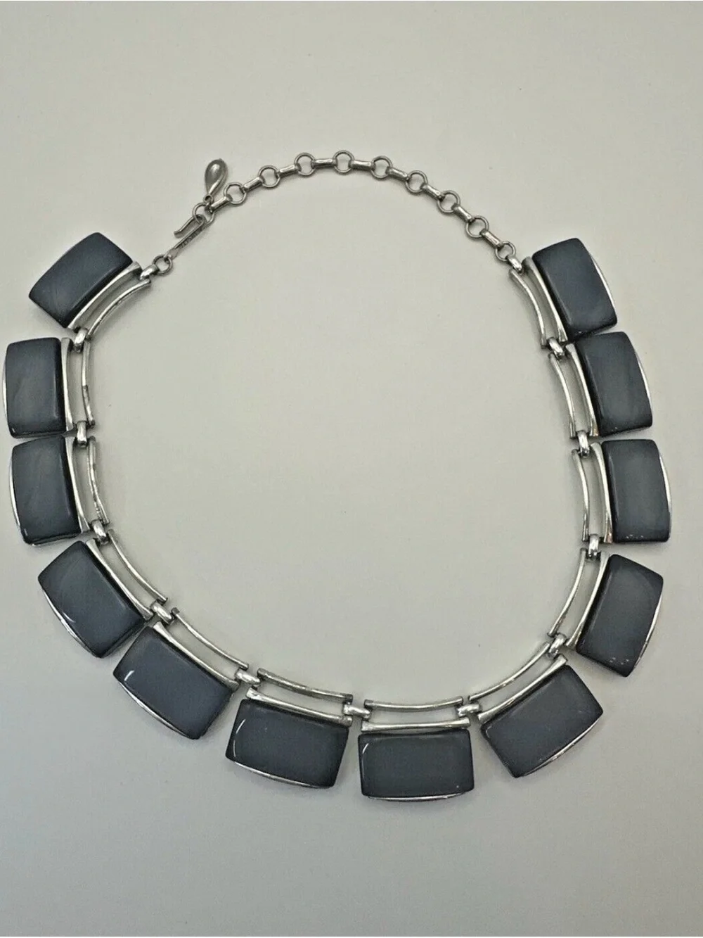 Lisner Blue/Gray Moonglow and Silver Tone Thermoset Lucite Necklace Vtg
